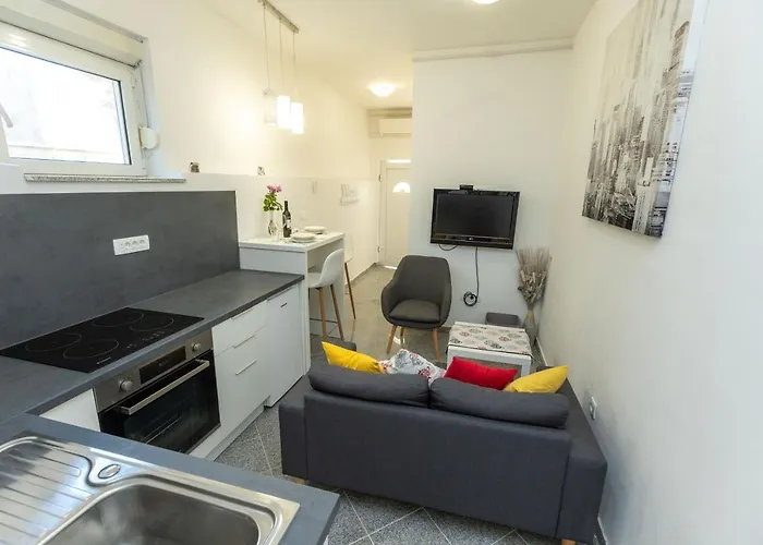 Grey Stone شقة زادار